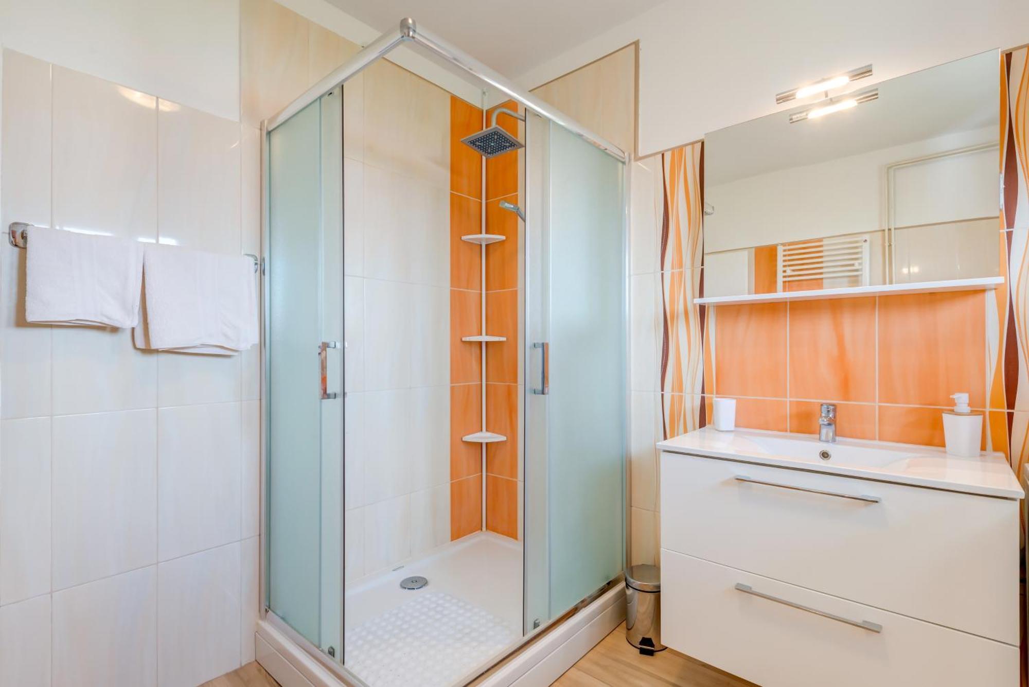 Apartments By The Sea Slatine, Ciovo - 11047 Номер фото