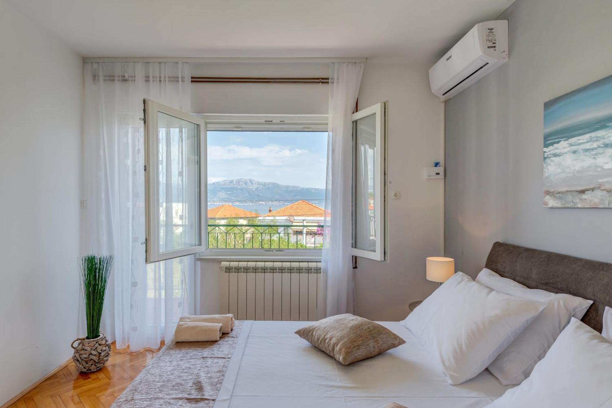 Apartments By The Sea Slatine, Ciovo - 11047 Номер фото
